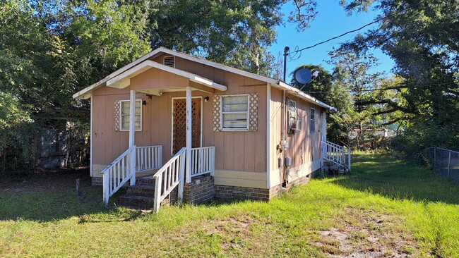 Photo - 126 Lewis St