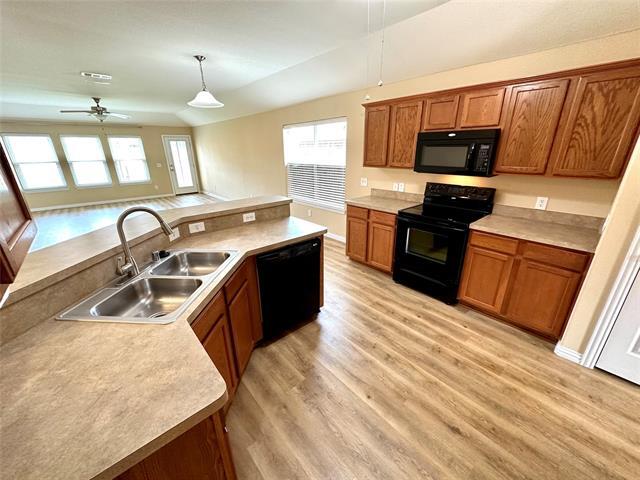 Photo - 221 Creekwood Dr