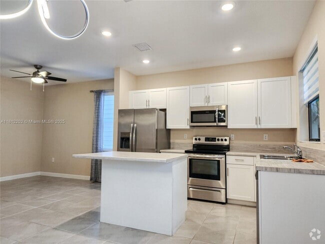 Building Photo - 14817 SW 183rd Terrace Rental