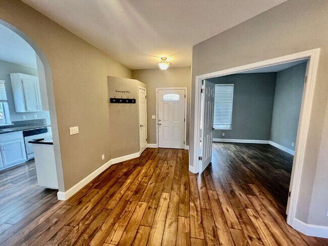 Photo - 1605 Paseo Flores Dr