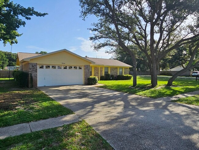 Building Photo - 7854 Pleasant Oaks Ave