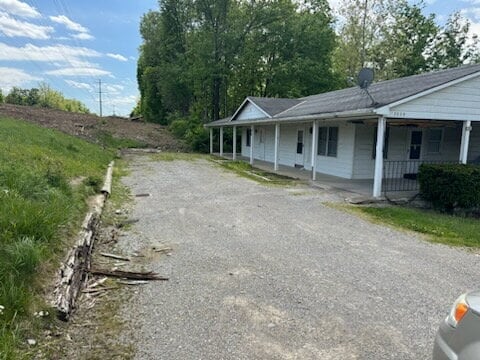 Building Photo - 2 Bed Single Level Apartment Unit 3