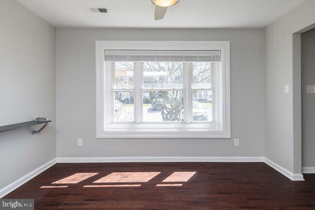 Photo - 3206 Emerald Pl