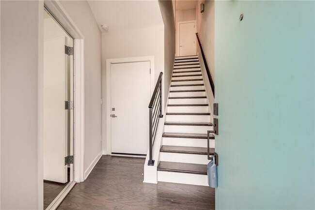 Photo - 415 Gartrell St SE