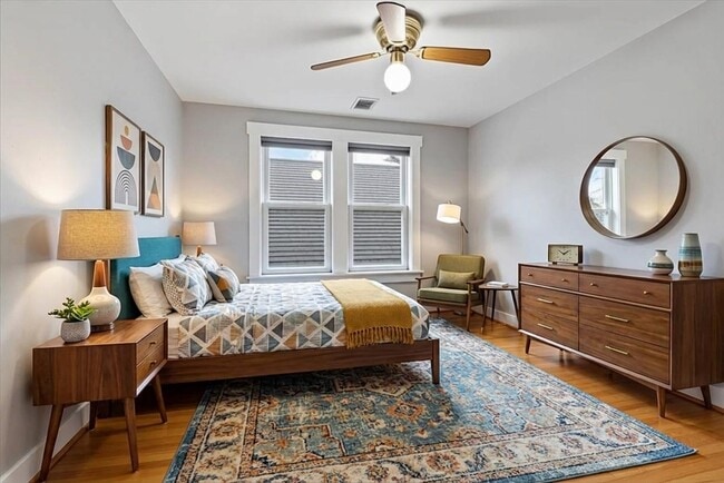 Photo - 5042 W Winnemac Ave Unit #2