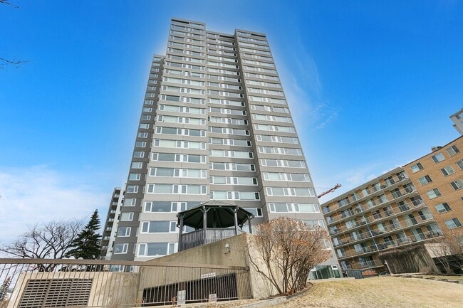 Building Photo - 10011 123 St NW Unit 1805