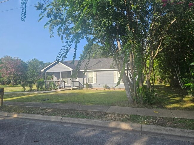 Photo - 606 Trinity St