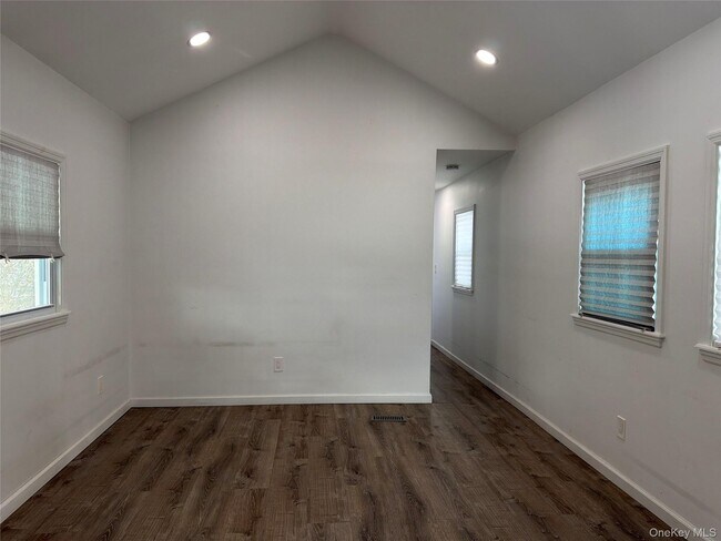 Photo - 8 Hideaway Ln