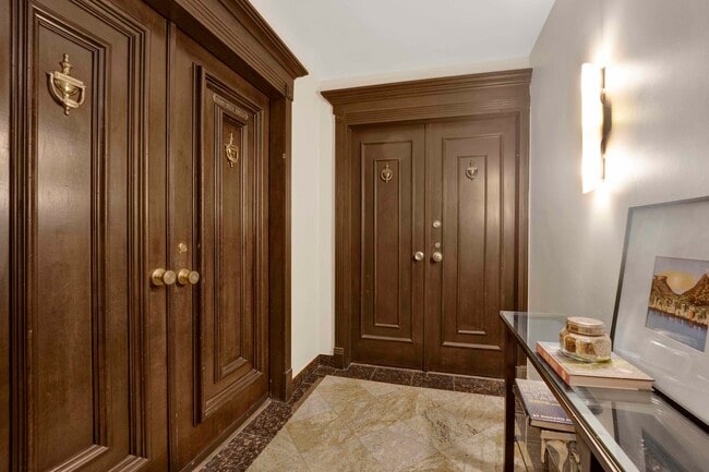 Photo - 1 E Schiller St