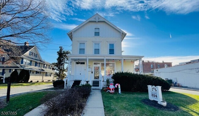 Building Photo - 224 Lorraine Ave Unit 3-3 Rental