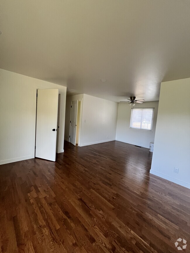 Building Photo - 1732 S 234th St Rental