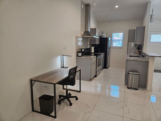 Photo - 702 5th St Unit SI FL1-ID1268422P