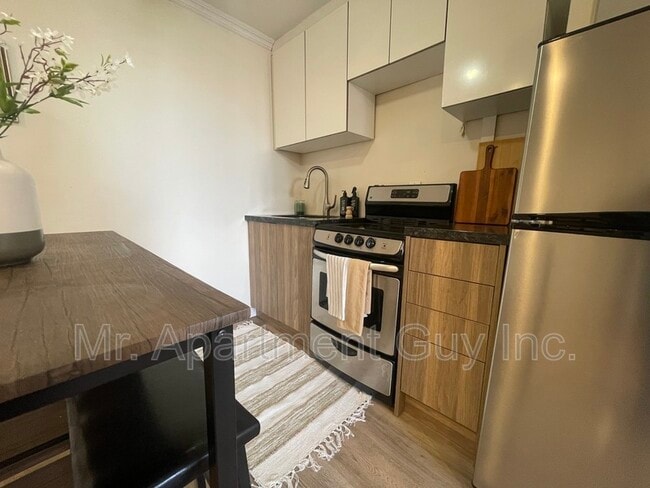 Photo - 44 Victoria Ave S Unit Suite 303