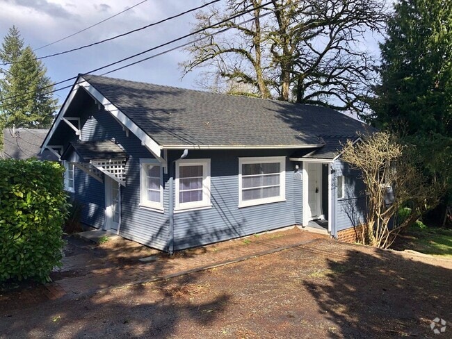 Building Photo - Remodeled 2 Bedroom 1 Bath Home in Downtow...