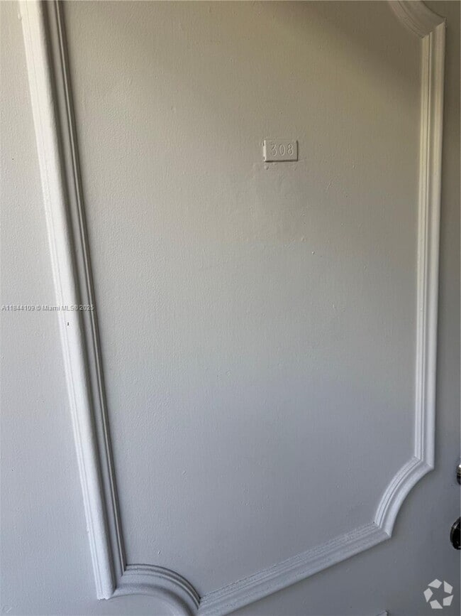 Building Photo - 11925 NE 2nd Ave Unit B308 Rental