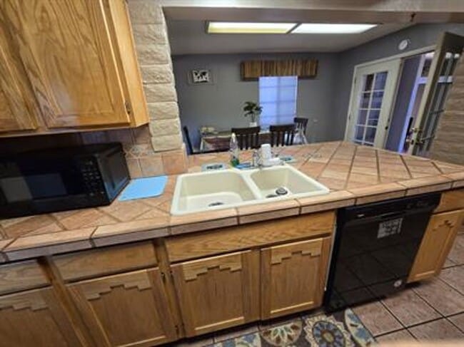 Photo - Spacious 3 bedroom/ 2 bath home with R/V parking