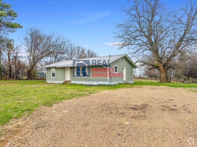 Building Photo - Charming 2-Bed, 2-Bath Home – Newly Renova...