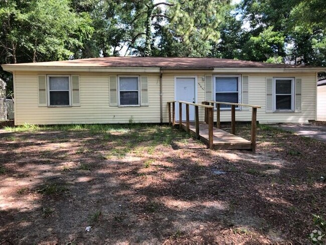 Building Photo - Available Now-3bedrooms 1 Bath Single Fami... Rental