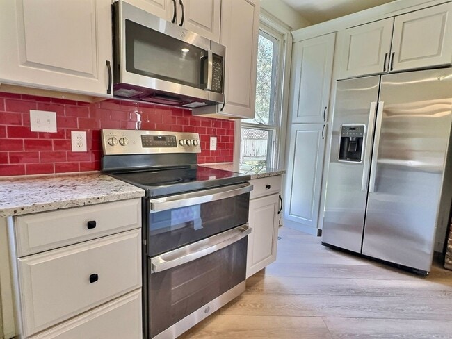 Photo - **August 2028** HUGE 8 Bed 6 Bath !! Fully Remodeled!!