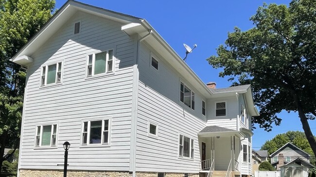 Building Photo - 632 N Center St Unit 2W