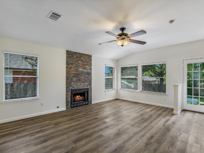 Photo - 1102 Brashear Ln