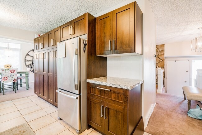 Photo - 450 E Mill St S