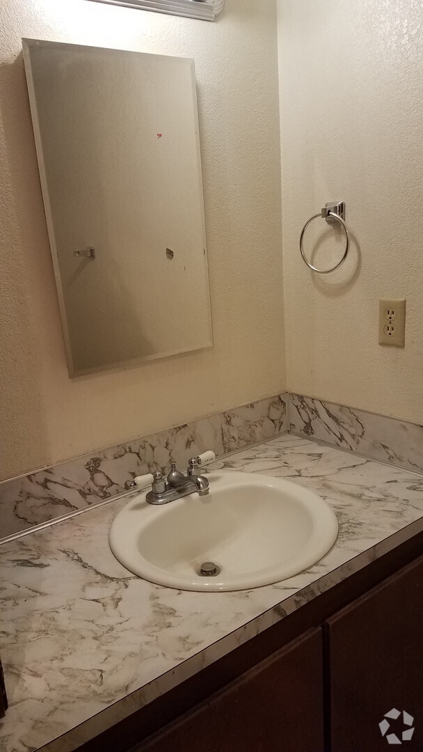 Building Photo - 695 4th St Unit C Rental
