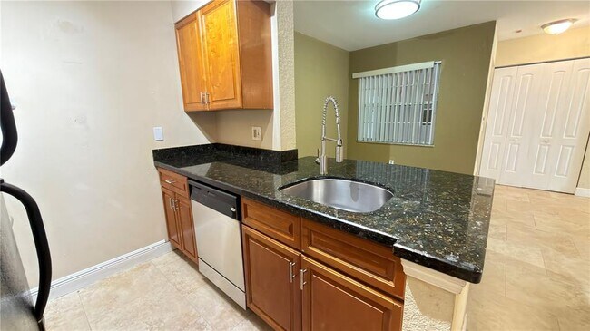 Photo - 2803 N Oakland Forest Dr Unidad 203