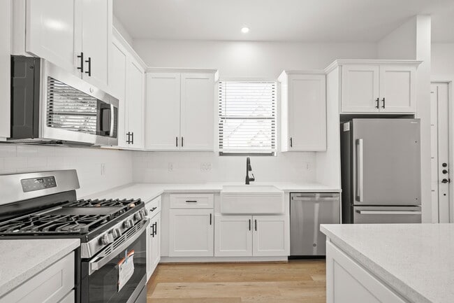 Photo - 3417 Tuam St