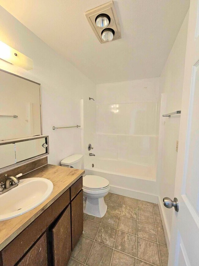 Photo - 1349 Whitney Ave Unit B