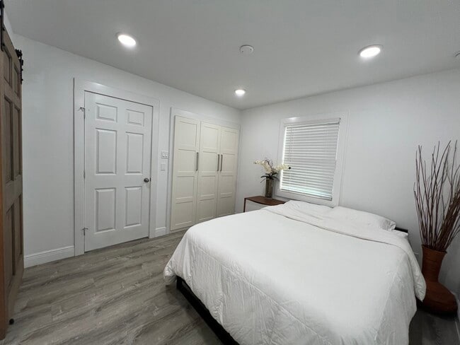 Photo - 828 1/2 Allston St