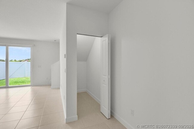 Photo - 640 SE Lk Fls St
