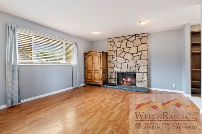 Photo - Cozy & Beautiful 4-Bed, 2-Bath Sandy Home ...