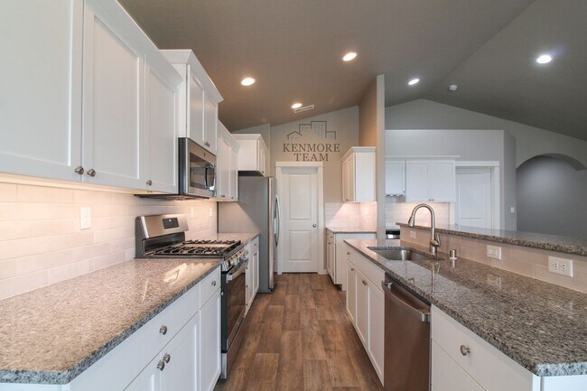 Photo - 2950 Woodland Pl