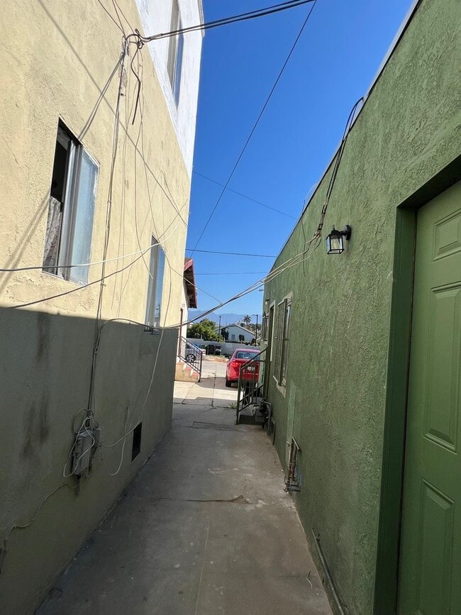 Photo - 2815 1st St Unidad 2817 1/2 B