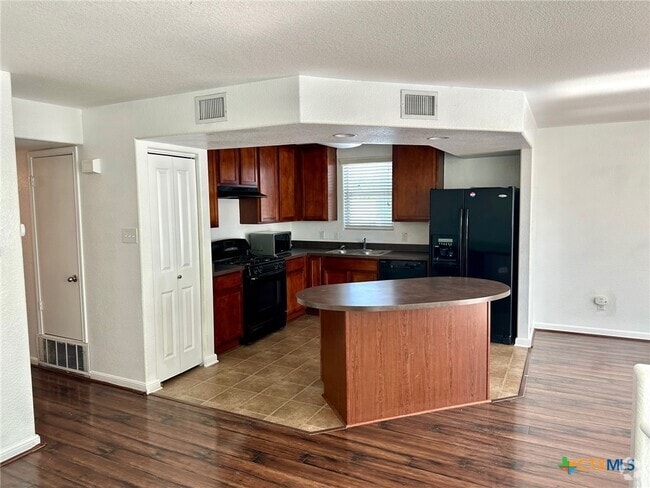 Building Photo - 135 Rush Haven Rental