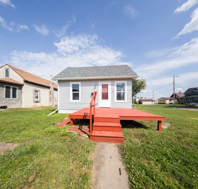Building Photo - 2 Bedroom 1 Bathroom House