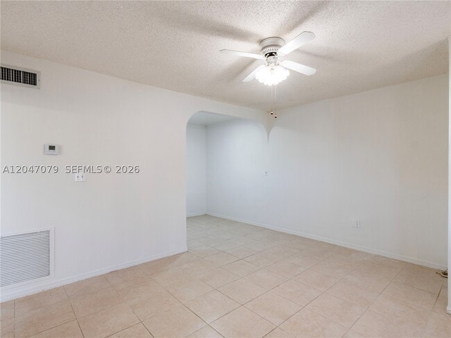 Building Photo - 3360 SW 6th St Unit Top