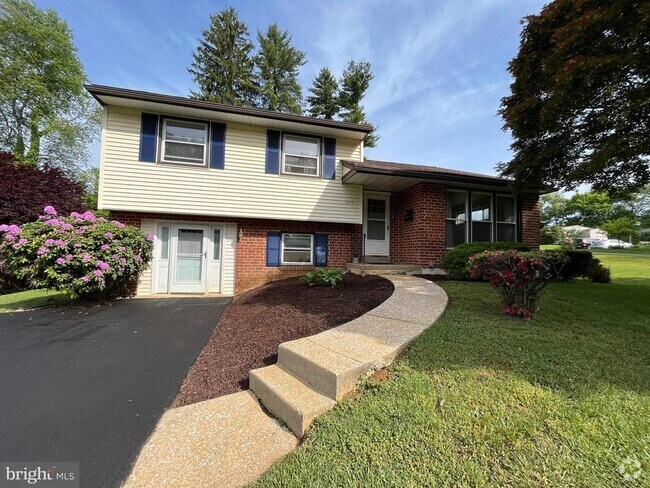 Building Photo - 1213 Farmington Ln Rental