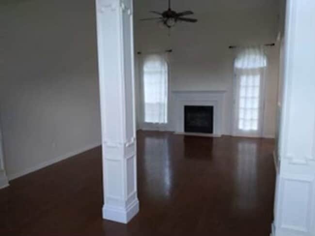 6123 Lauren Cir