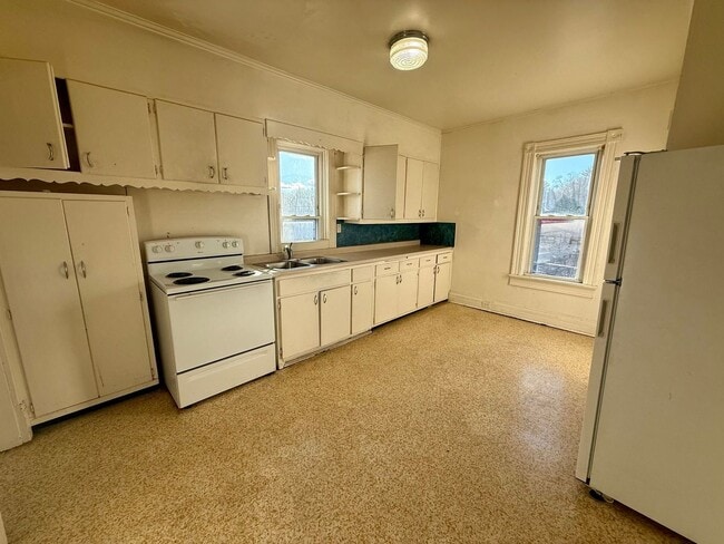 Building Photo - 111 N 3rd Ave Unit Upper