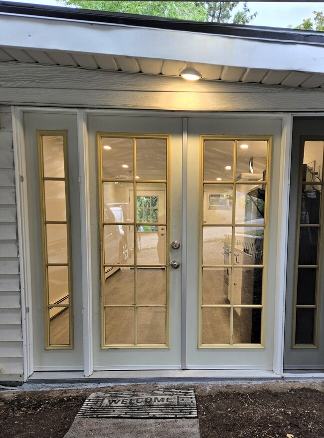 Entrance from exterior - 416 Boyd St Unit Apartment