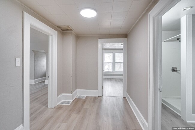 Photo - 702 S Commercial St Unidad 109 Division St