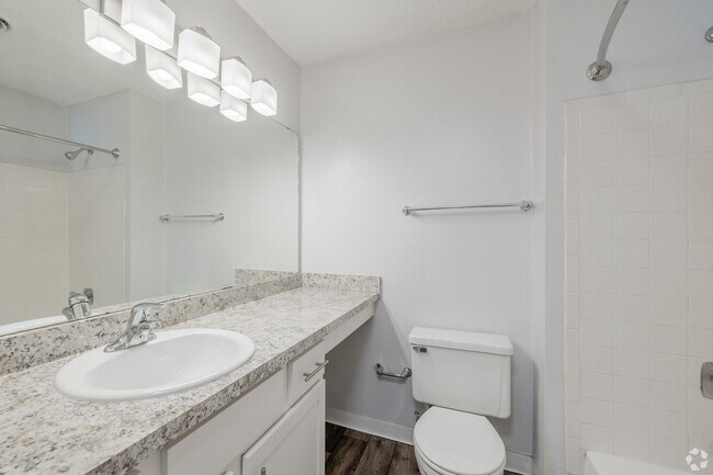 Photo - Royal Arms of Green Hills