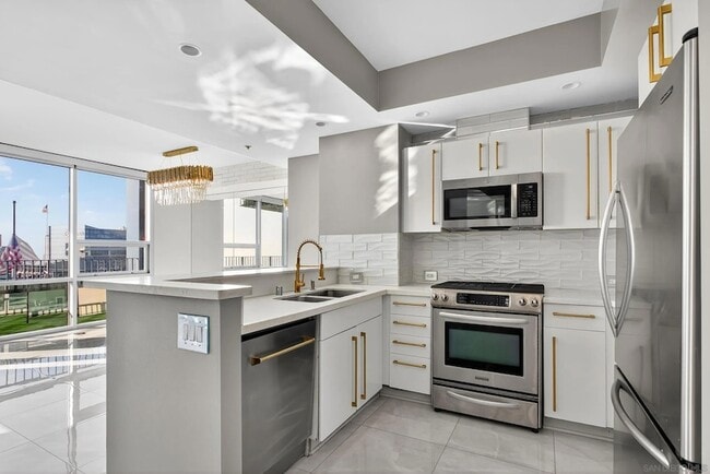 Building Photo - 321 Tenth Ave Unit 2204