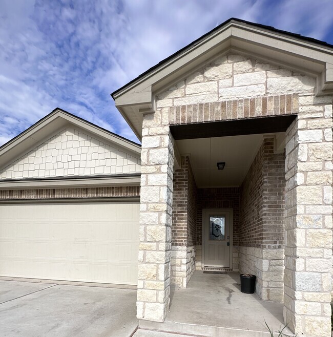 Building Photo - 2009 Bee Creek Loop Rental