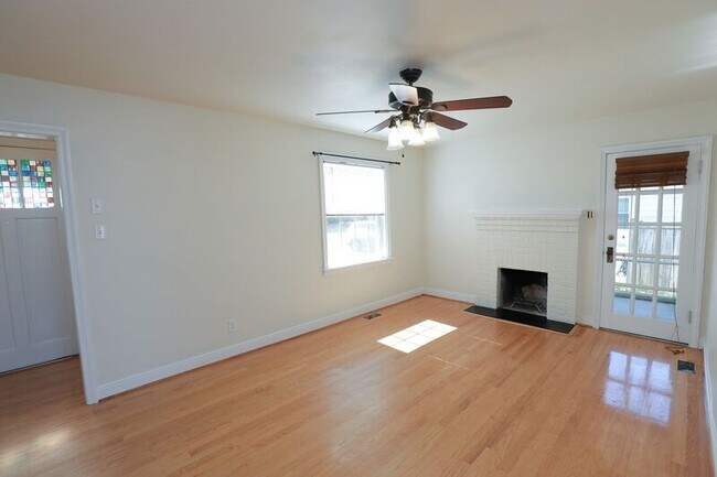 Photo - 2922 Overton Rd