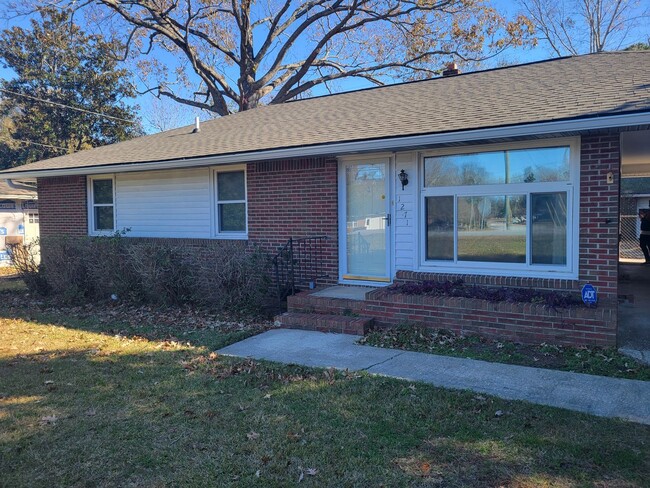 3 Bedroom 2 Bath Newly Renovated House For... - 3 Bedroom 2 Bath Newly Renovated House For...