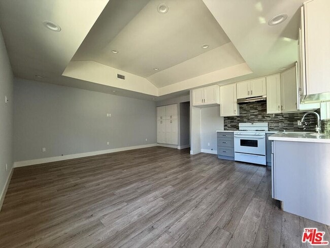 Building Photo - 8168 Whitsett Ave