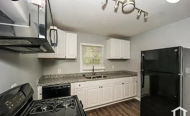 Building Photo - 732 Glass St NW Unit 4